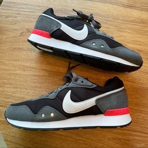 Nike Venture Runner Sneakers 9